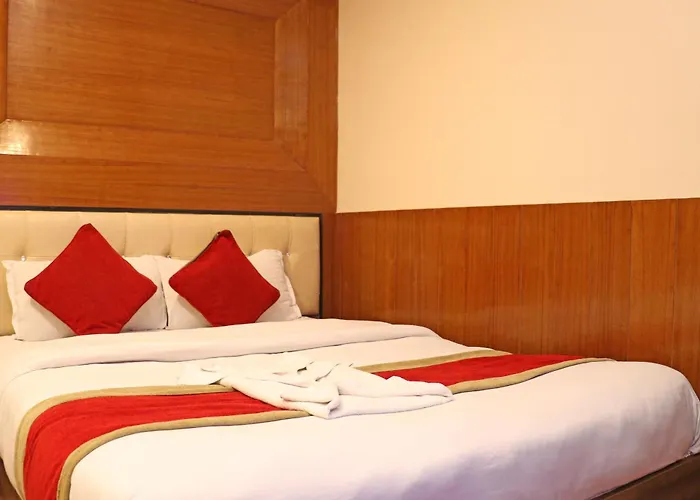 Airport Hotel *