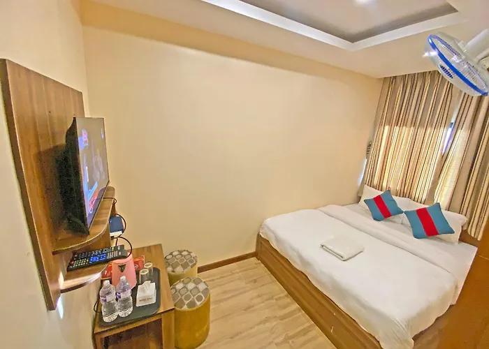 Airport Hotel *