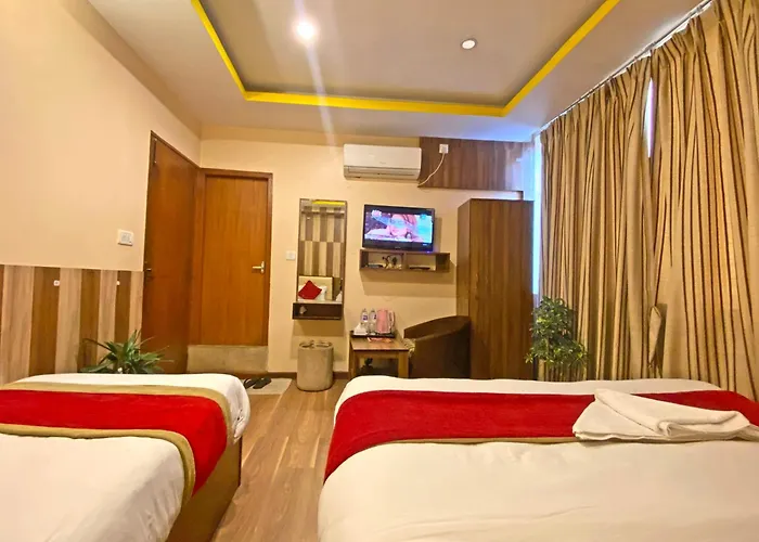 Airport Hotel *