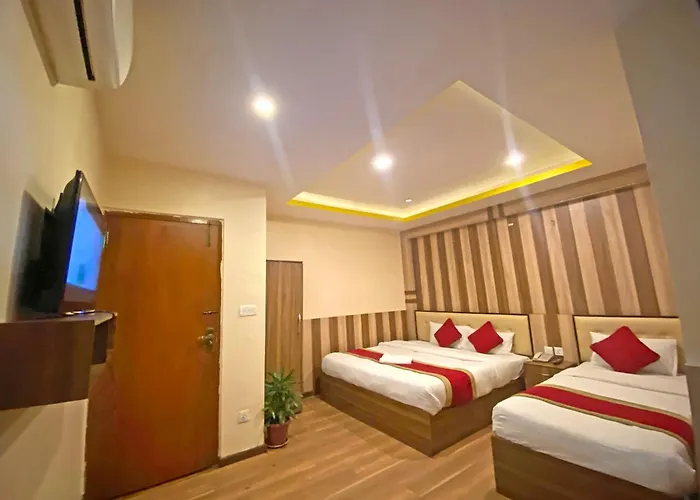 Airport Hotel *