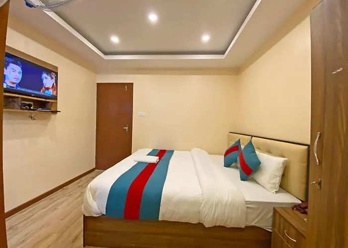 Airport Hotel *