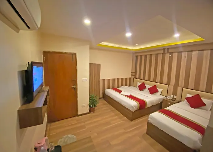 Airport Hotel *