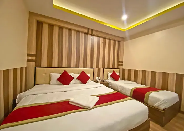 Airport Hotel *