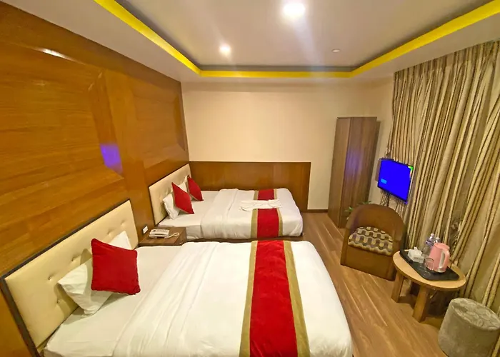 Airport Hotel *